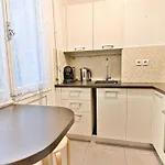 Appartement Haussmannien Lumineux Et Central