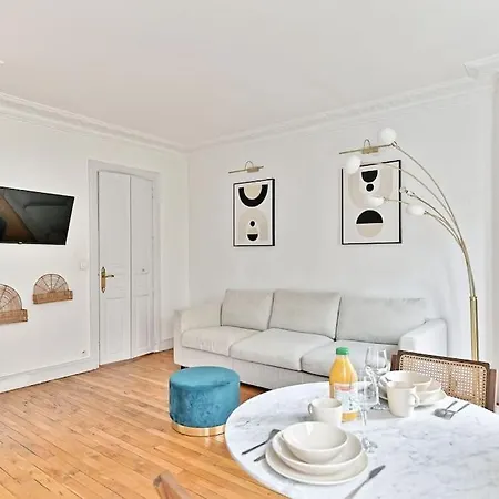Appartamento Haussmannien Lumineux Et