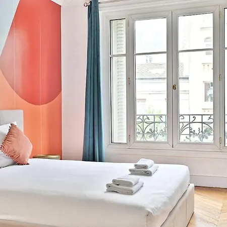 Haussmannien Lumineux Et Appartamento Parigi