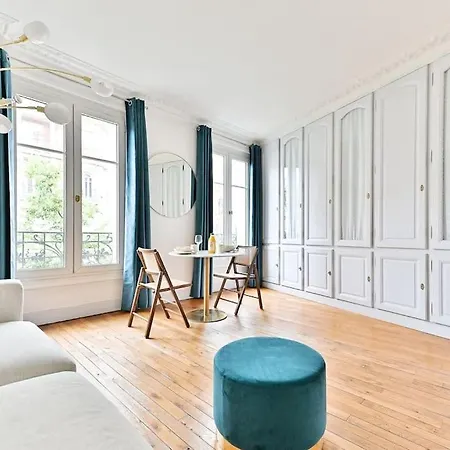 Appartamento Haussmannien Lumineux Et