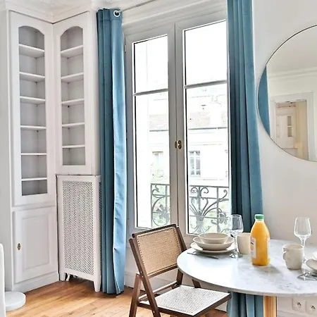 Haussmannien Lumineux Et Appartamento Parigi