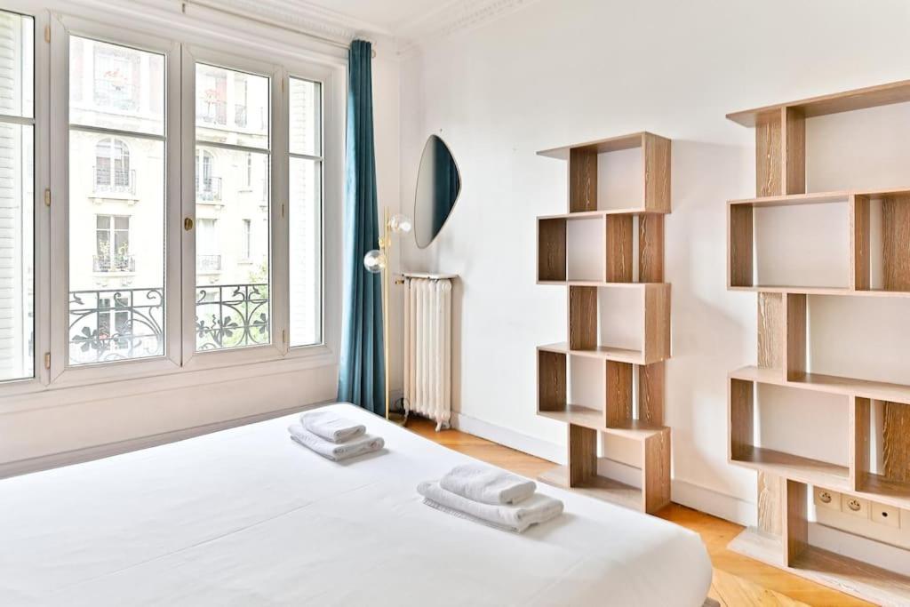 Haussmannien Lumineux Et *