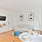 Appartement Haussmannien Lumineux Et Central