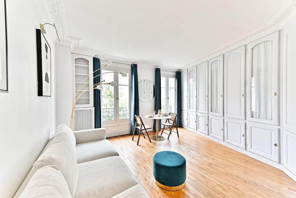 Apartment Haussmannien Lumineux Et Paris